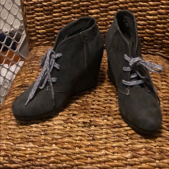 Smokey gray wedge ankle boot - Picture 3 of 5